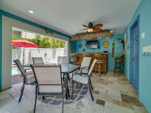 Holmes Beach Vacation Pool Home 4 Bedrooms Walk To Beach