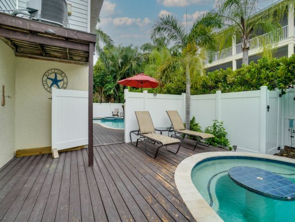 Holmes Beach Vacation Pool Home 4 Bedrooms Walk To Beach