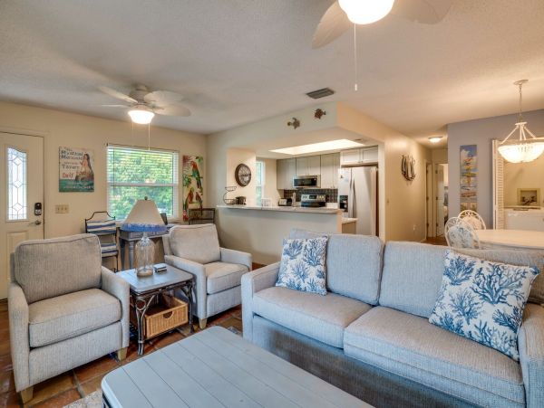 Holmes Beach Vacation Pool Home 4 Bedrooms Walk To Beach