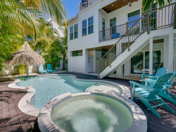 Holmes Beach Gorgeous 4 Bedroom Vacation Pool Home Sleeps 8