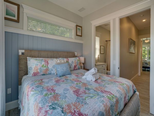 Holmes Beach Gorgeous 4 Bedroom Vacation Pool Home Sleeps 8
