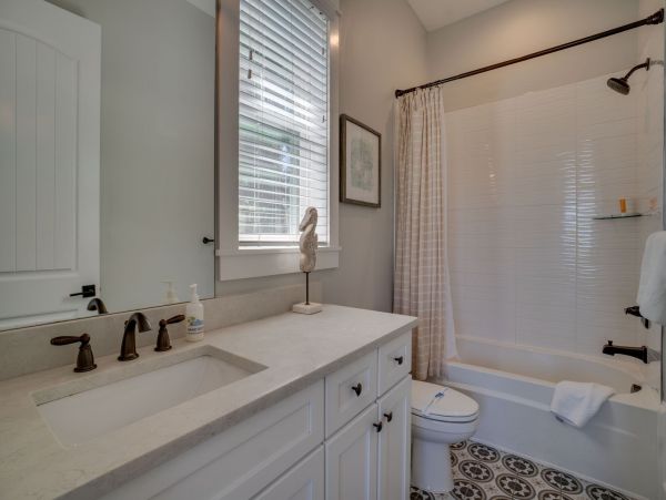 Holmes Beach Gorgeous 4 Bedroom Vacation Pool Home Sleeps 8