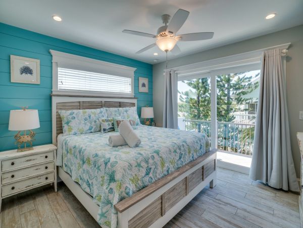 Holmes Beach Gorgeous 4 Bedroom Vacation Pool Home Sleeps 8
