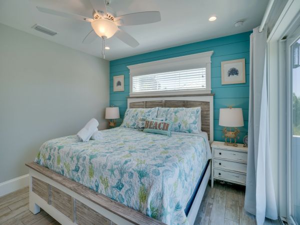 Holmes Beach Gorgeous 4 Bedroom Vacation Pool Home Sleeps 8