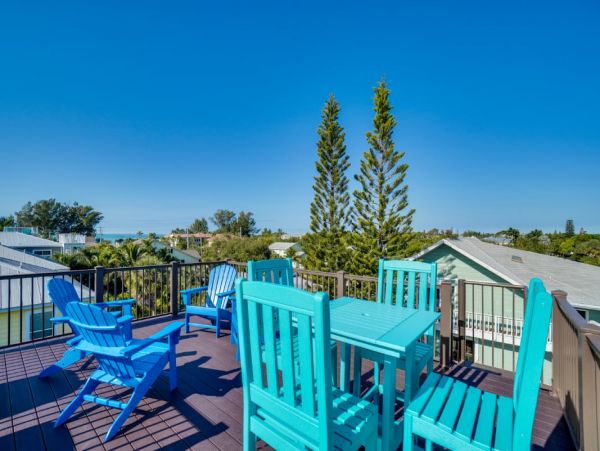 Holmes Beach Gorgeous 4 Bedroom Vacation Pool Home Sleeps 8