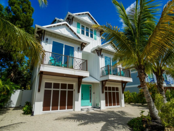 Holmes Beach Gorgeous 4 Bedroom Vacation Pool Home Sleeps 8