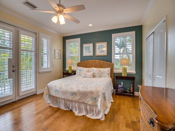 Holmes Beach Vacation Pool Home Four Bedrooms Walk to Beach