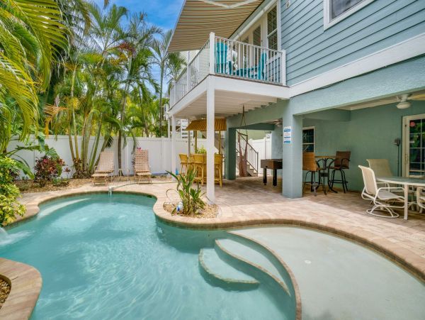 Holmes Beach Vacation Pool Home Four Bedrooms Walk to Beach