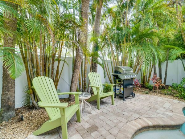 Holmes Beach Vacation Pool Home Four Bedrooms Walk to Beach