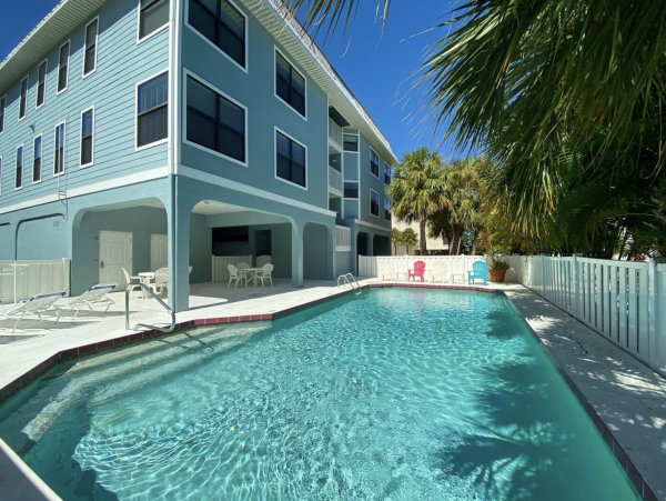 Dreamy Holmes Beach Vacation Condo Steps to Beach!
