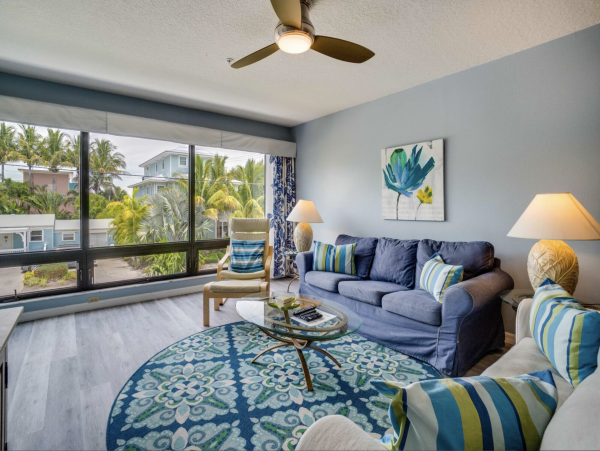 Dreamy Holmes Beach Vacation Condo Steps to Beach!