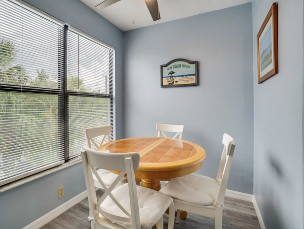 Dreamy Holmes Beach Vacation Condo Steps to Beach!
