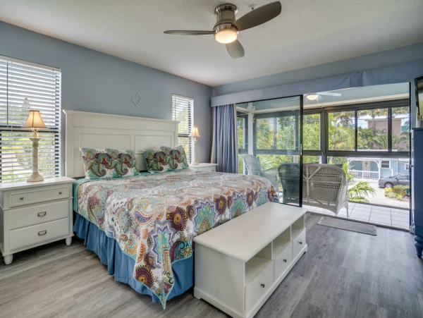 Dreamy Holmes Beach Vacation Condo Steps to Beach!