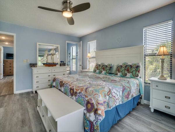 Dreamy Holmes Beach Vacation Condo Steps to Beach!