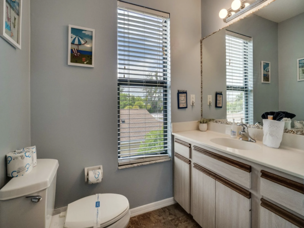 Dreamy Holmes Beach Vacation Condo Steps to Beach!