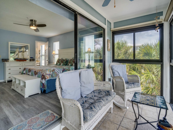 Dreamy Holmes Beach Vacation Condo Steps to Beach!