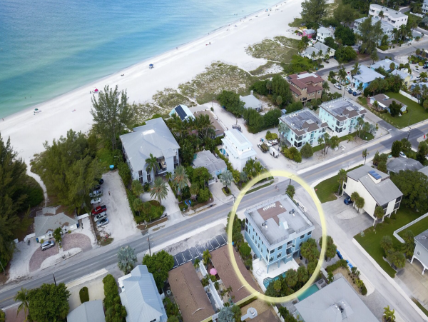 Dreamy Holmes Beach Vacation Condo Steps to Beach!
