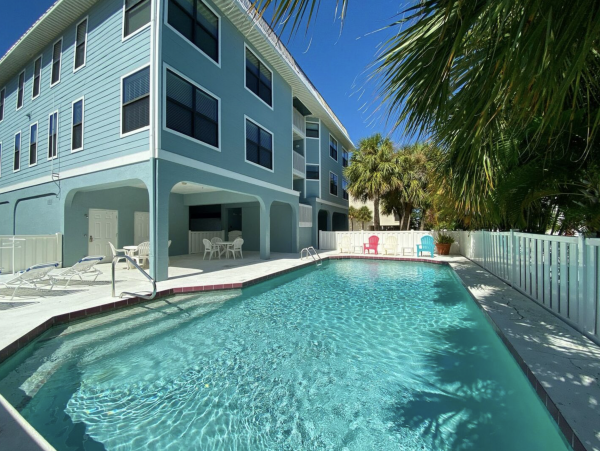 Dreamy Holmes Beach Vacation Condo Steps to Beach!