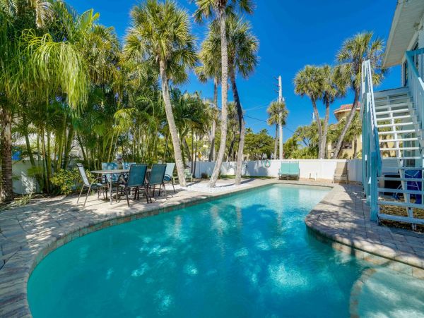 Anna Maria Island Home with 5 Bedroom & Pool