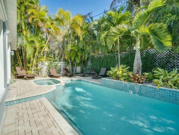 Spacious 4 Bedroom Pool Home in Anna Maria Sleeps 10 Guests