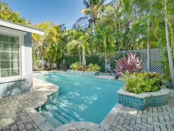 Spacious 4 Bedroom Pool Home in Anna Maria Sleeps 10 Guests