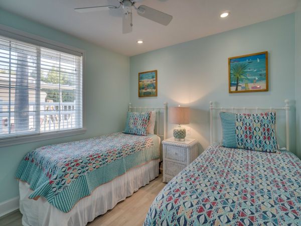Spacious 4 Bedroom Pool Home in Anna Maria Sleeps 10 Guests