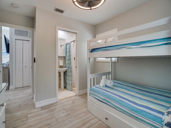 Lovely 4 Bedroom Vacation Rental in Anna Maria Island