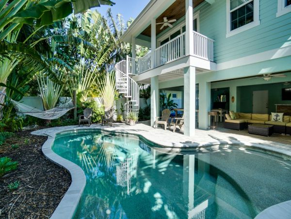 Anna Maria Pool Vacation Getaway with 4 Bedrooms Sleeps 12