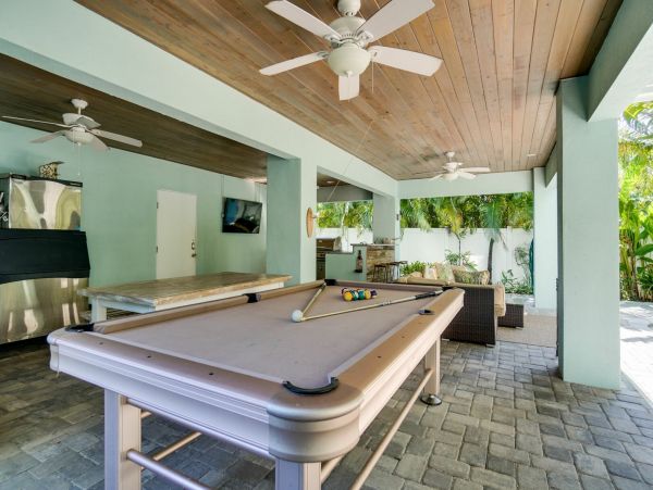 Anna Maria Pool Vacation Getaway with 4 Bedrooms Sleeps 12