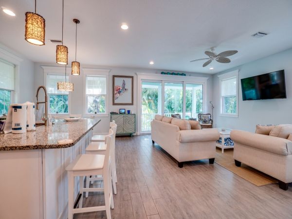 Anna Maria Pool Vacation Getaway with 4 Bedrooms Sleeps 12