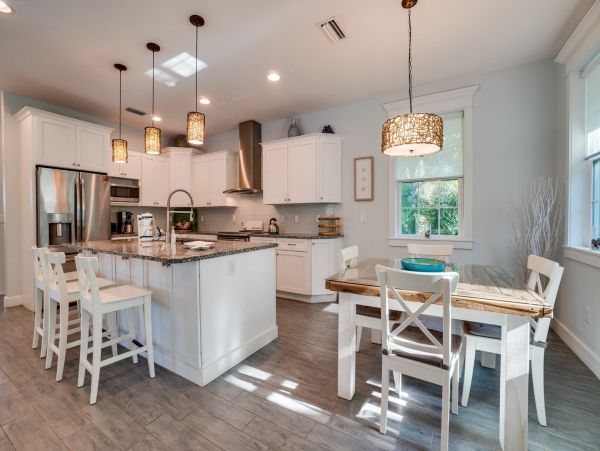 Anna Maria Pool Vacation Getaway with 4 Bedrooms Sleeps 12