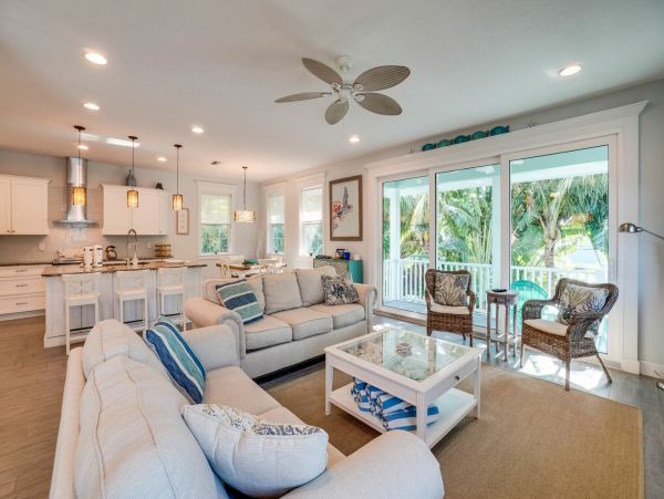 Anna Maria Pool Vacation Getaway with 4 Bedrooms Sleeps 12