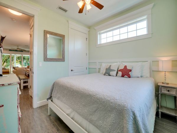 Anna Maria Pool Vacation Getaway with 4 Bedrooms Sleeps 12