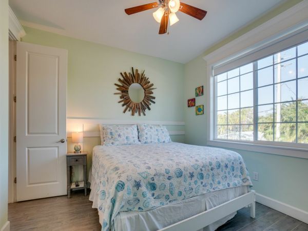 Anna Maria Pool Vacation Getaway with 4 Bedrooms Sleeps 12