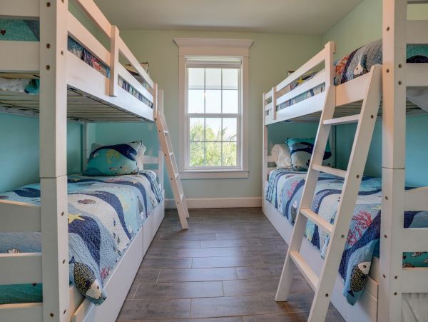 Anna Maria Pool Vacation Getaway with 4 Bedrooms Sleeps 12