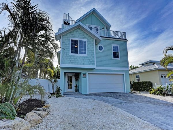 Anna Maria Pool Vacation Getaway with 4 Bedrooms Sleeps 12
