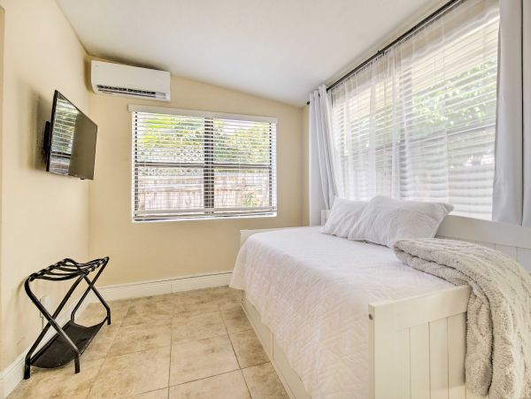 Fort Lauderdale Vacation Rental with Private Pool - Luxury Florida Beach House