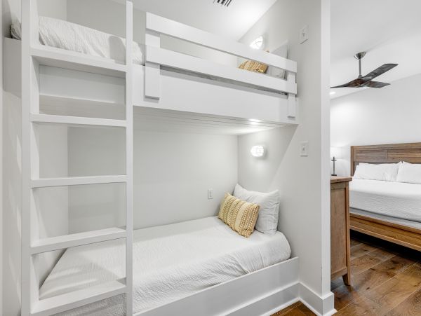 Santa Rosa Vacation Home Five Bedroom sleeps Twenty Guests