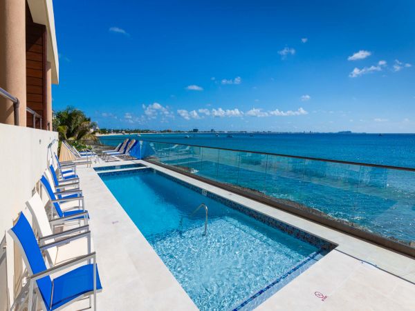 Three Bedroom Beachfront Vacation Rental in The Cayman Islands