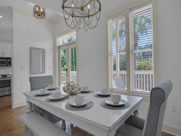 Gorgeous 5 Bedroom Vacation Home Short Walk to Beach