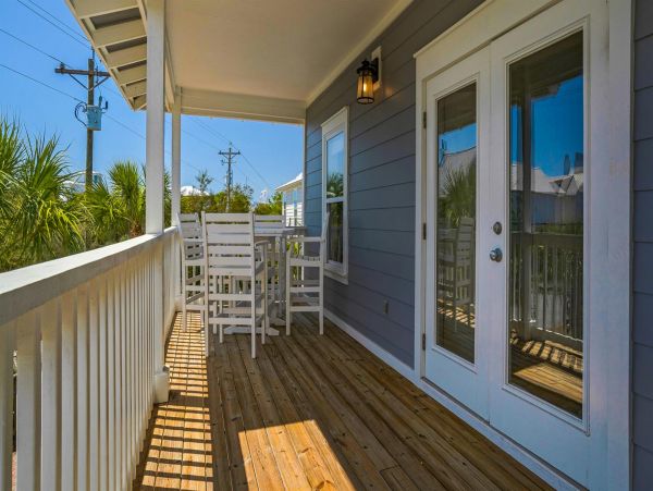 Gorgeous 5 Bedroom Vacation Home Short Walk to Beach