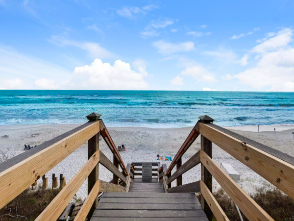 Three bedroom Condo in the heart of Seacrest