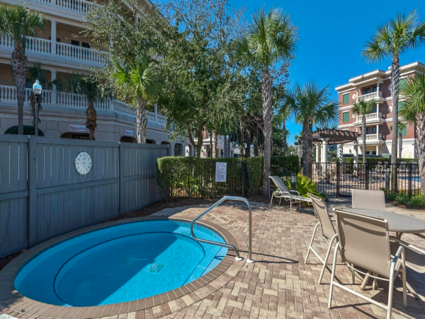 Three bedroom Condo in the heart of Seacrest