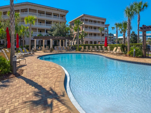 Three bedroom Condo in the heart of Seacrest