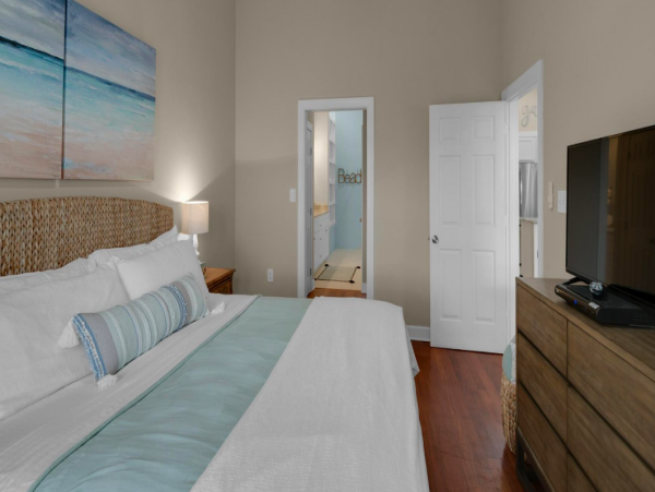 Three bedroom Condo in the heart of Seacrest