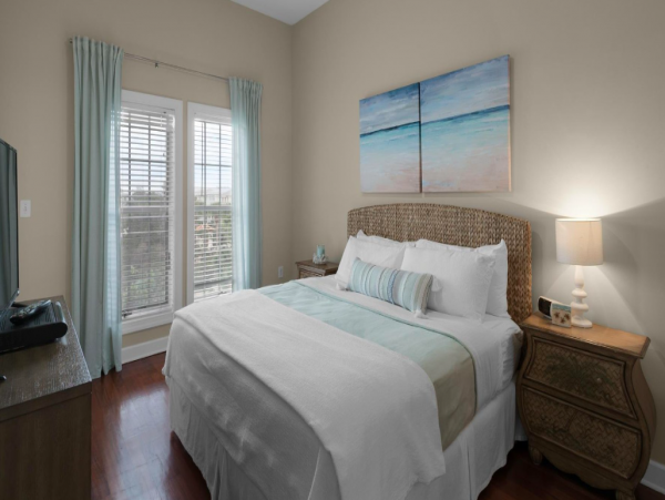 Three bedroom Condo in the heart of Seacrest