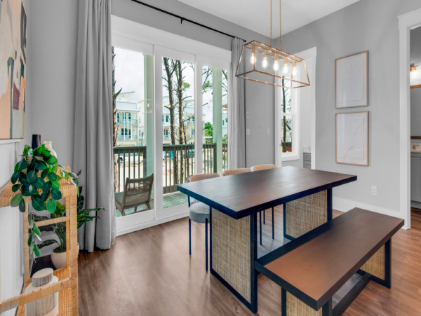 4 Bedroom Luxury House across the road from Beach access