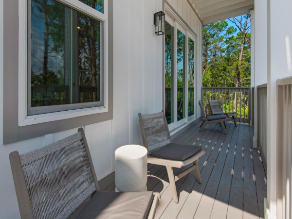 4 Bedroom Luxury House across the road from Beach access