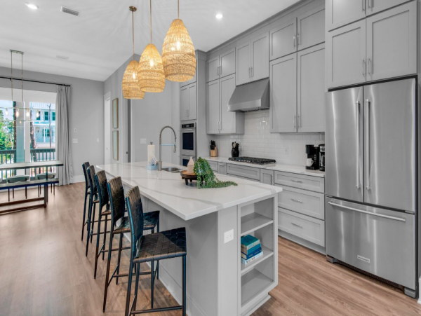 4 Bedroom Luxury House across the road from Beach access