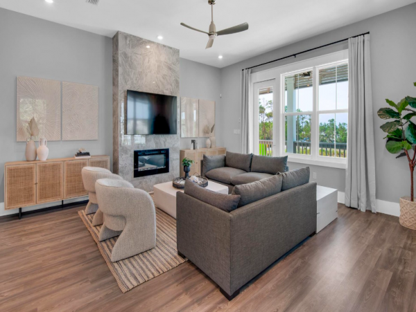 4 Bedroom Luxury House across the road from Beach access